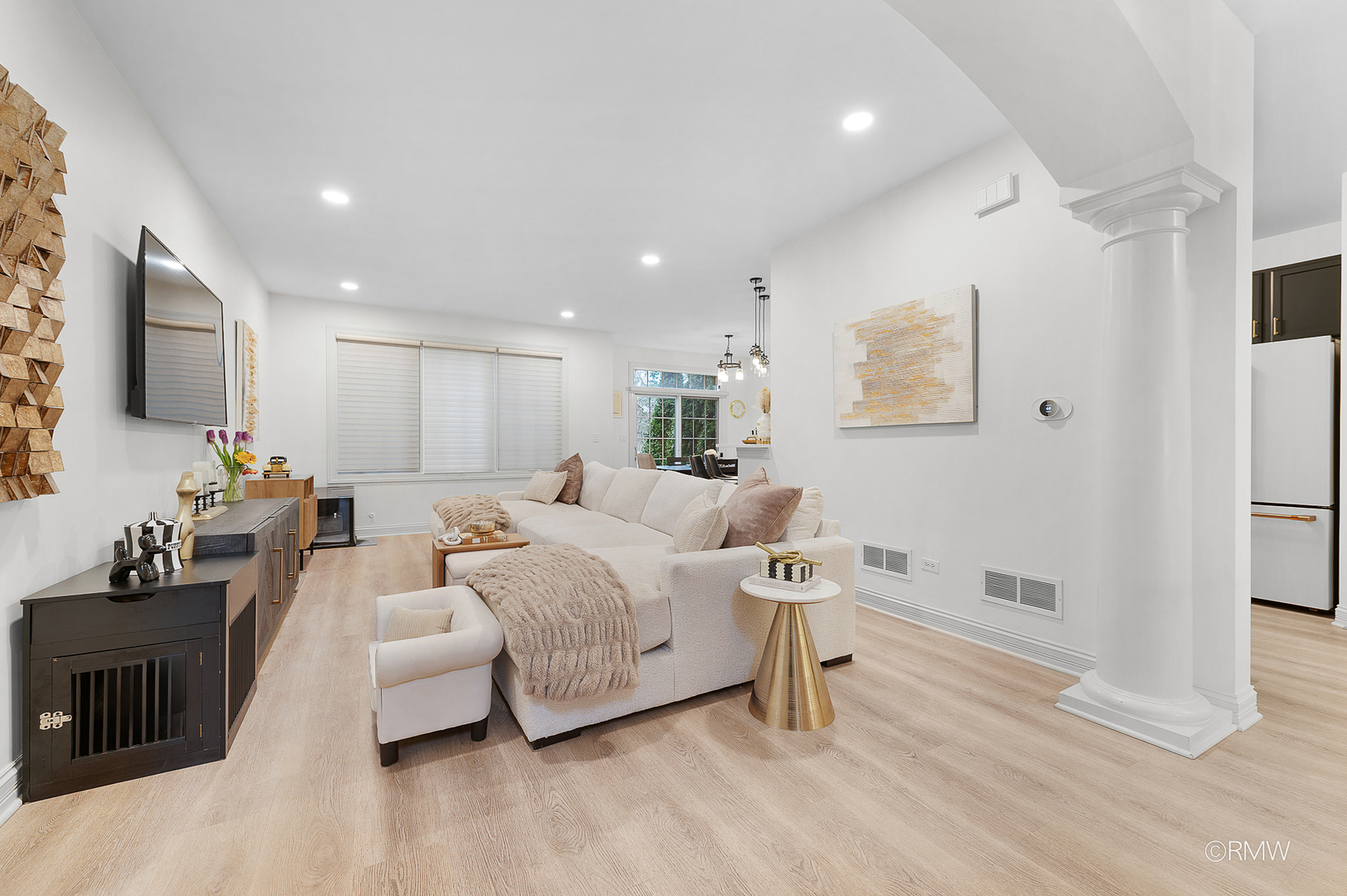 2459 Nicola Court Addison, IL 60101 - Photo 6 of 35 a living room with furniture and a flat screen tv