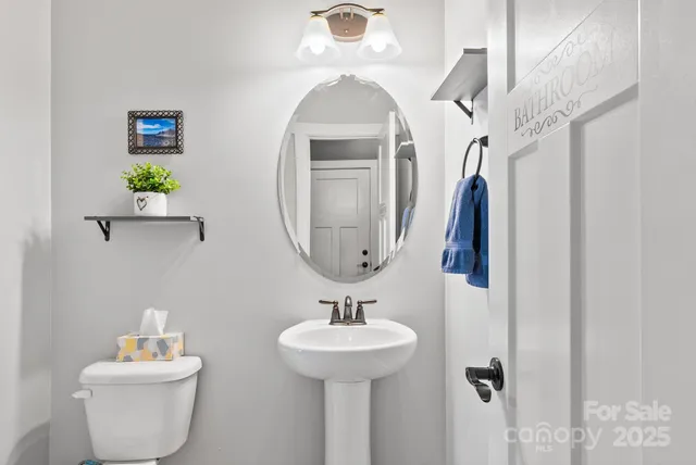 a en suite bathroom with a sink and a mirror