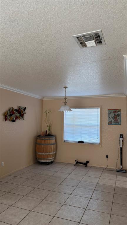 655 Murphy Road Winter Springs, FL 32708 - Photo 4 of 20 a bathroom with a potted plant and a stove