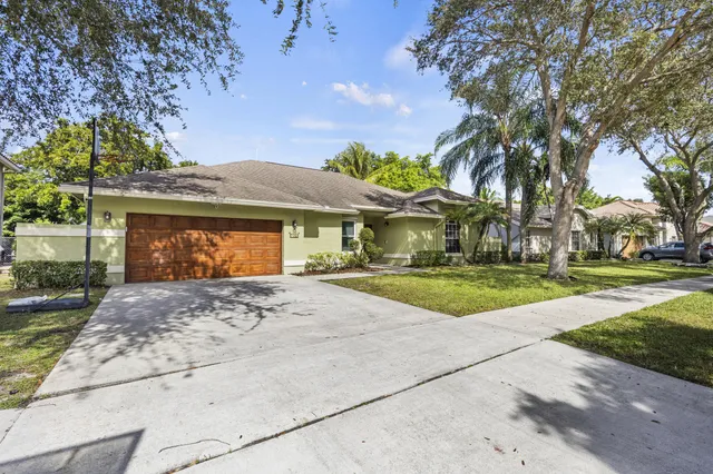 a view of a house with a yard and garage