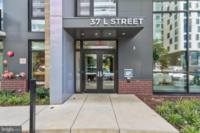$2,850 | 37 L Street Southeast, Unit A701, Washington, DC 20003
