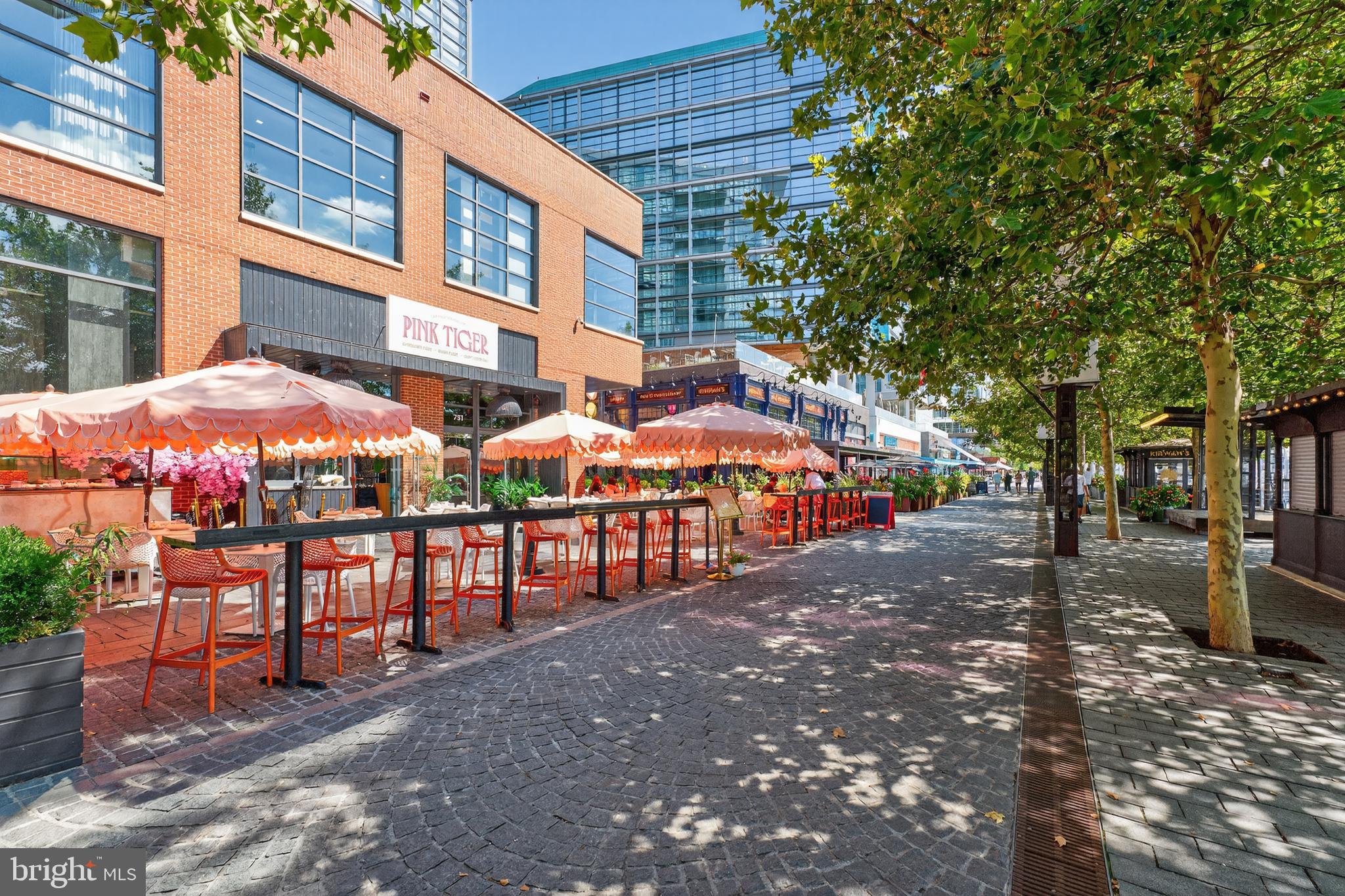 37 L Street Southeast, Unit A701 Washington, DC 20003 - Photo 43 of 45 a view of a street with sitting area