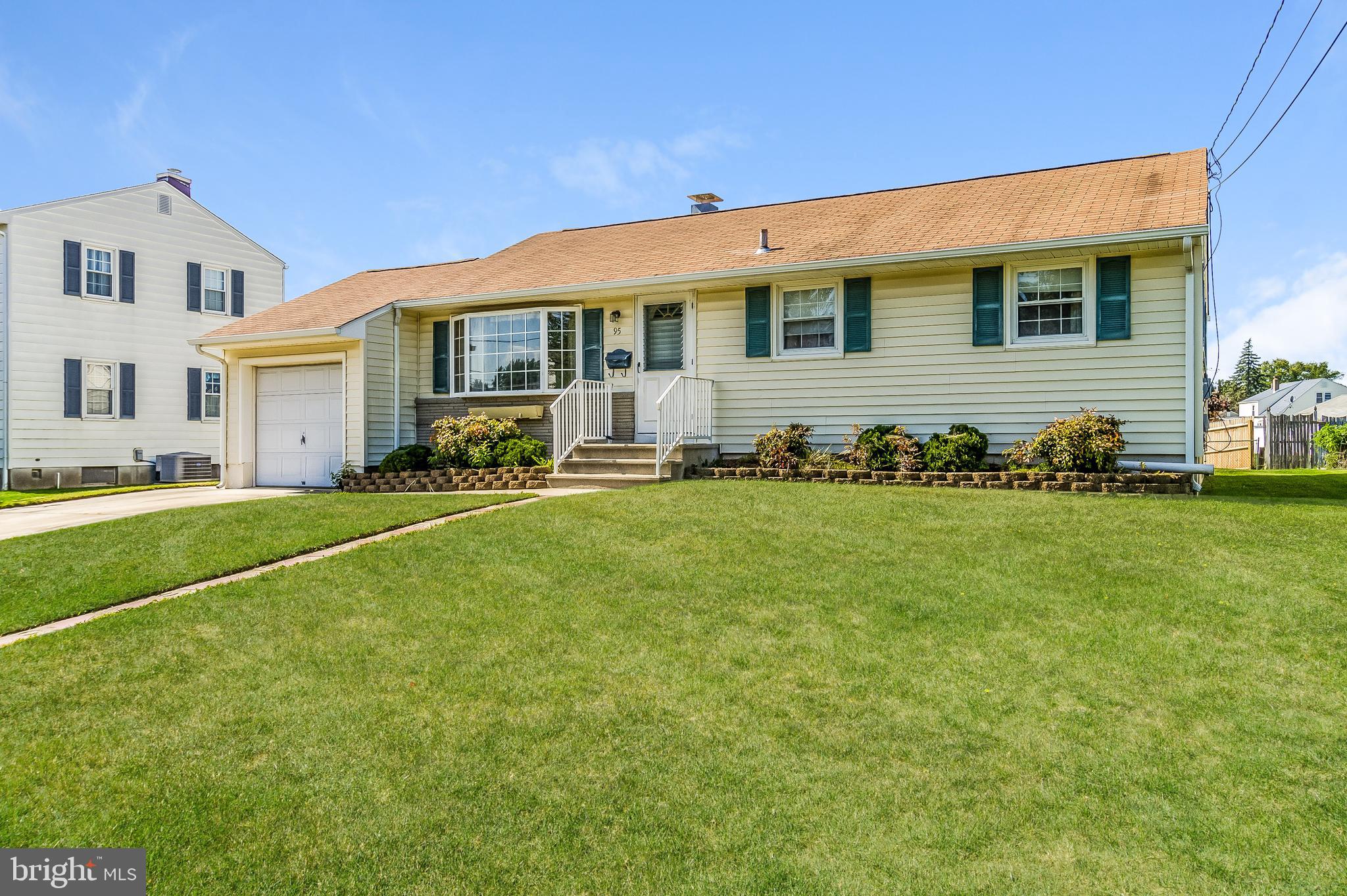 95 Hempstead Road Hamilton, NJ 08610 - Photo 3 of 25