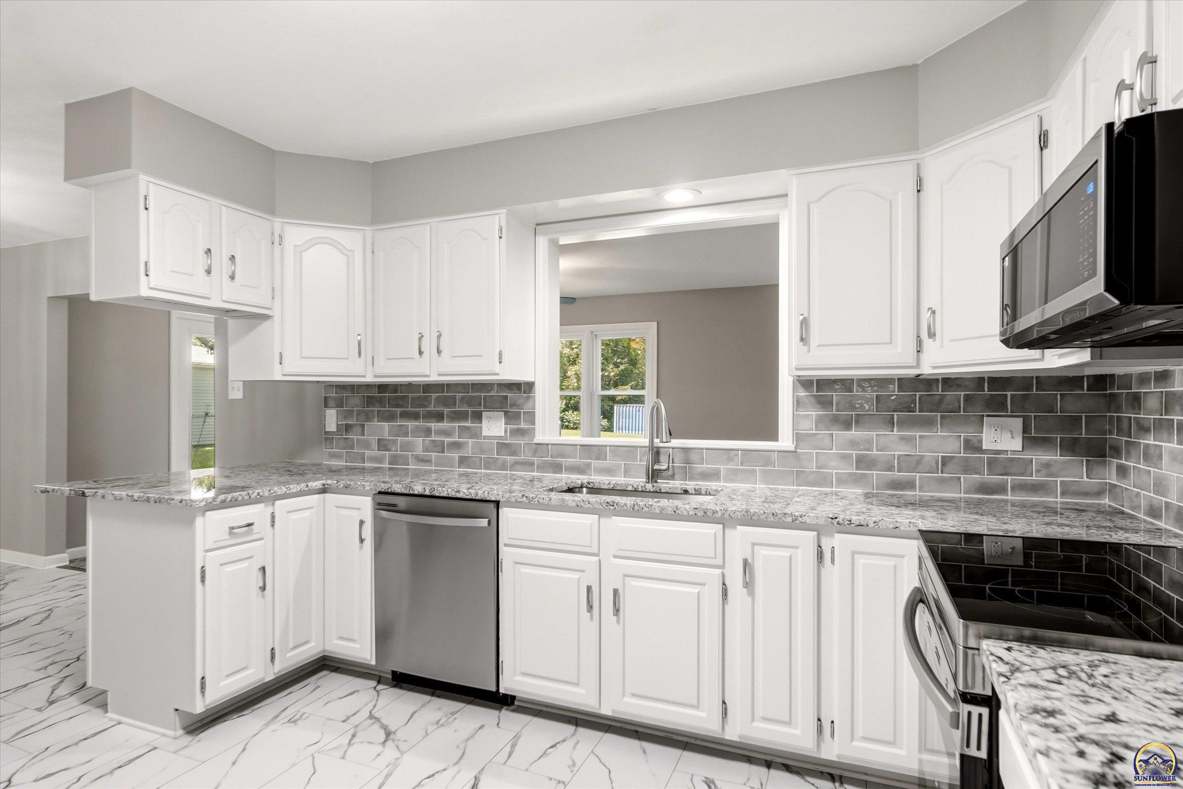 4625 Northwest Brickyard Road Topeka, KS 66618 - Photo 4 of 53