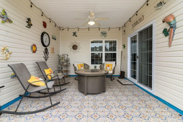 $525,000 | 215 Knightheads Drive, Swansboro, NC 28584