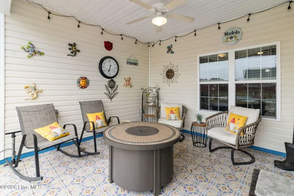 $525,000 | 215 Knightheads Drive, Swansboro, NC 28584