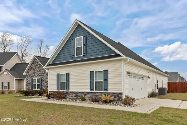 $525,000 | 215 Knightheads Drive, Swansboro, NC 28584