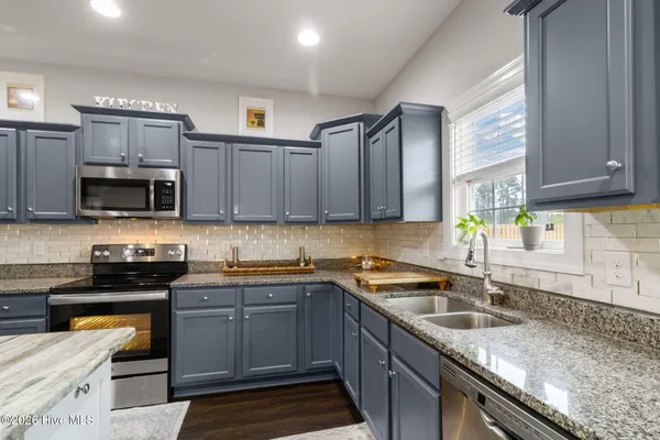 $525,000 | 215 Knightheads Drive, Swansboro, NC 28584