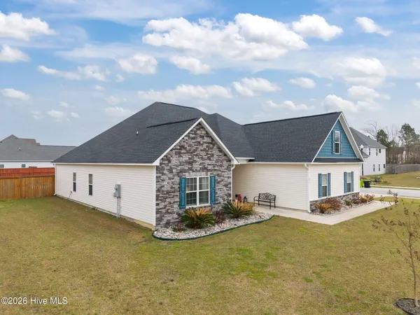 $525,000 | 215 Knightheads Drive, Swansboro, NC 28584