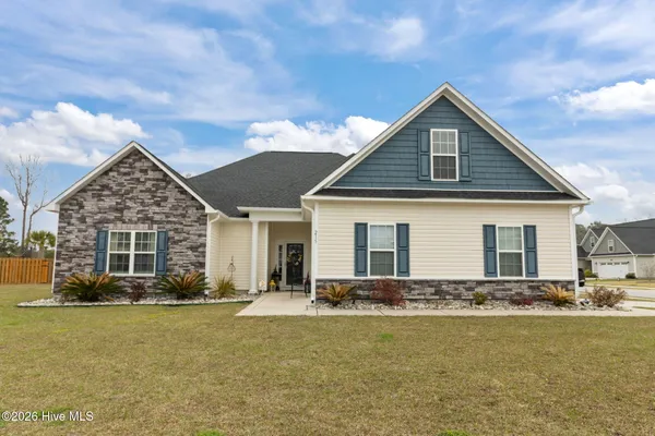 $525,000 | 215 Knightheads Drive, Swansboro, NC 28584