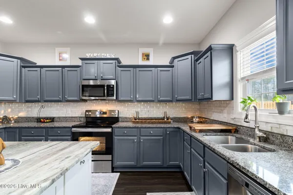 $525,000 | 215 Knightheads Drive, Swansboro, NC 28584