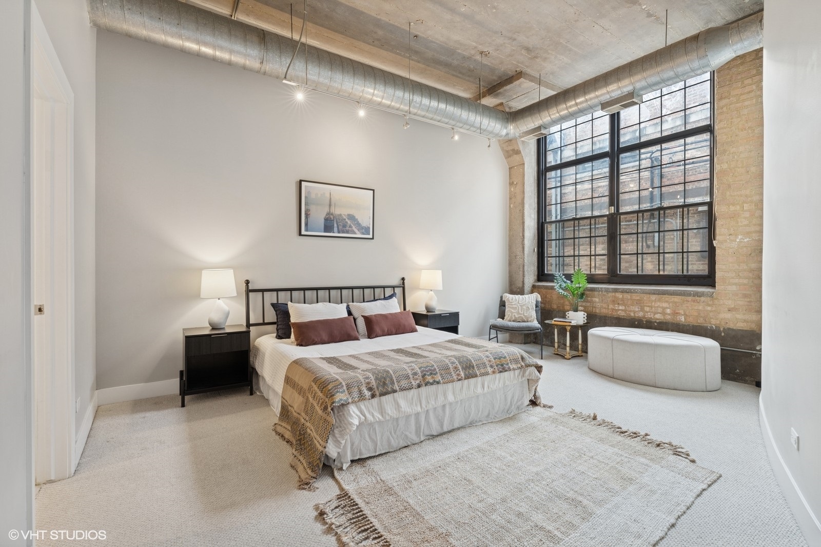 17 North Loomis Street, Unit 1C Chicago, IL 60607 - Photo 14 of 24 a bedroom with a bed and a couch