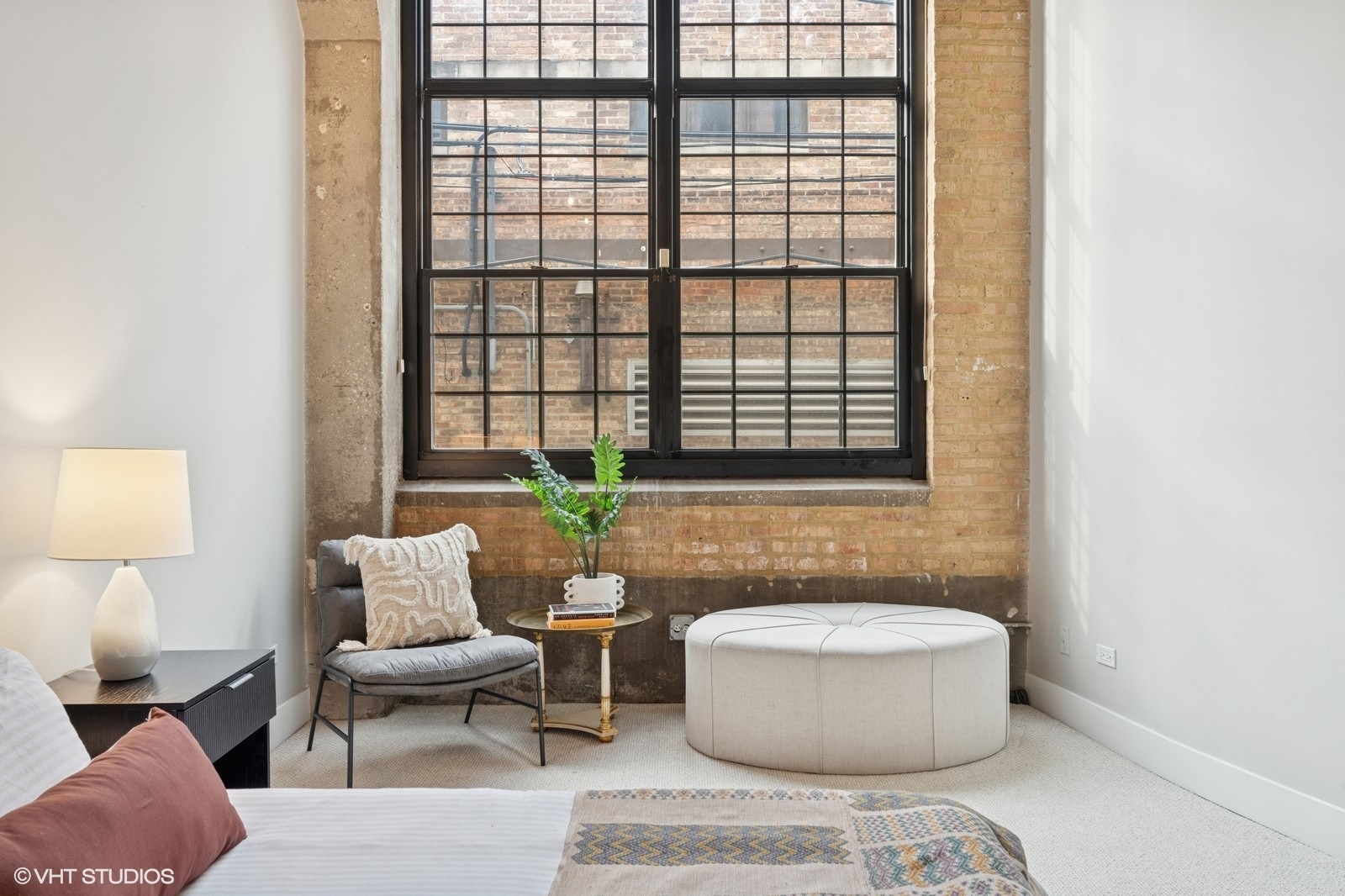 17 North Loomis Street, Unit 1C Chicago, IL 60607 - Photo 16 of 24 a living room with furniture and a potted plant