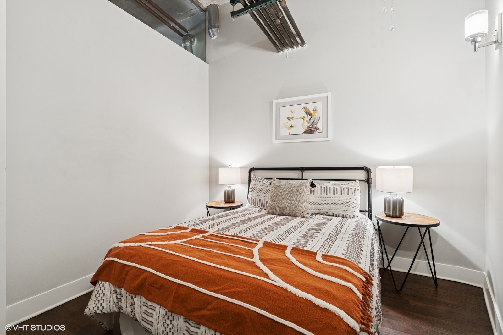 17 North Loomis Street, Unit 1C Chicago, IL 60607 - Photo 18 of 24 a bedroom with a bed and a lamp on the dresser