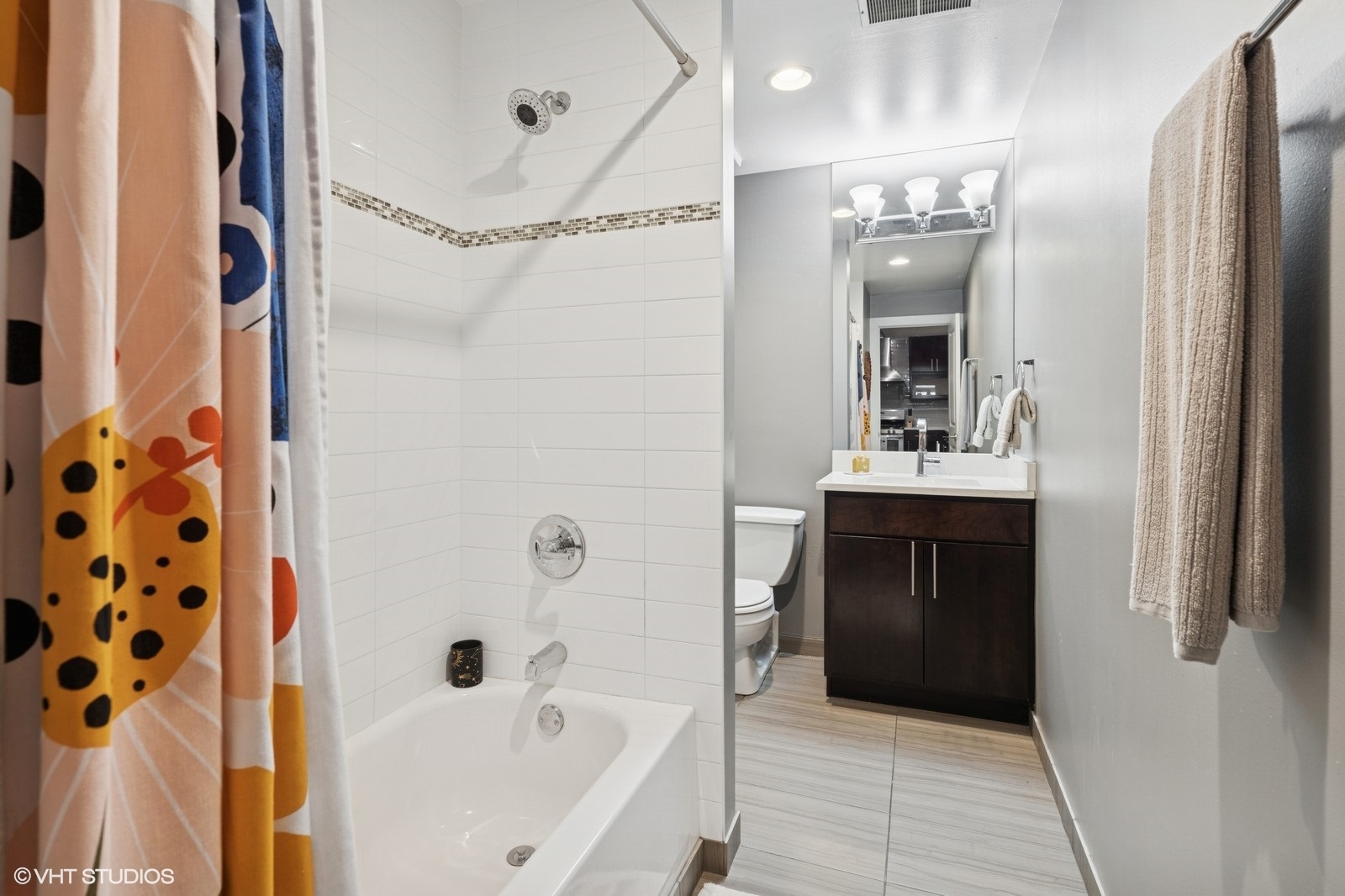 17 North Loomis Street, Unit 1C Chicago, IL 60607 - Photo 19 of 24 a bathroom with a sink and a mirror
