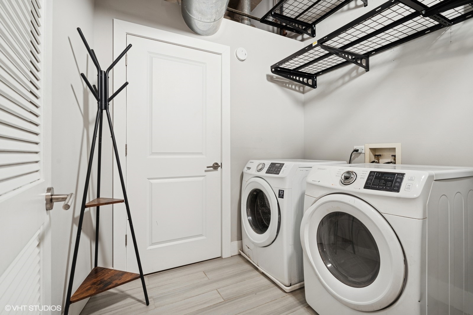 17 North Loomis Street, Unit 1C Chicago, IL 60607 - Photo 21 of 24 a utility room with dryer and washer