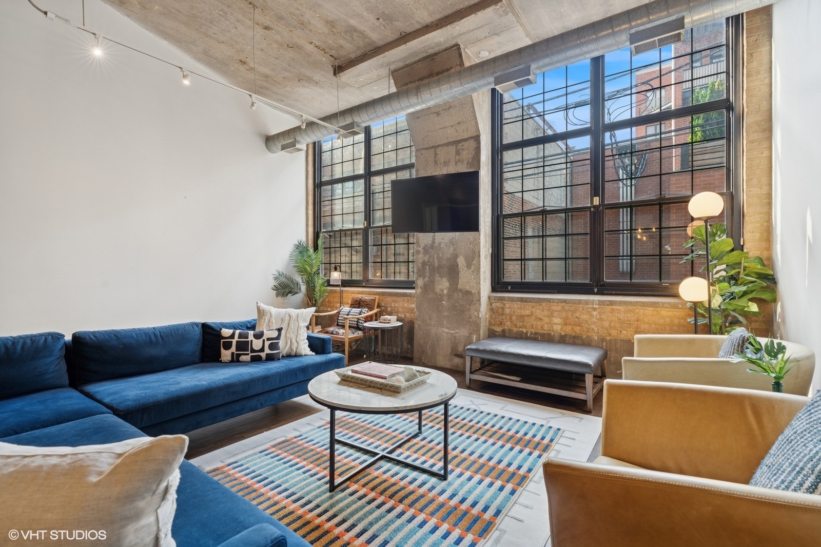 17 North Loomis Street, Unit 1C Chicago, IL 60607 - Photo 4 of 24 a living room with furniture a rug and a window