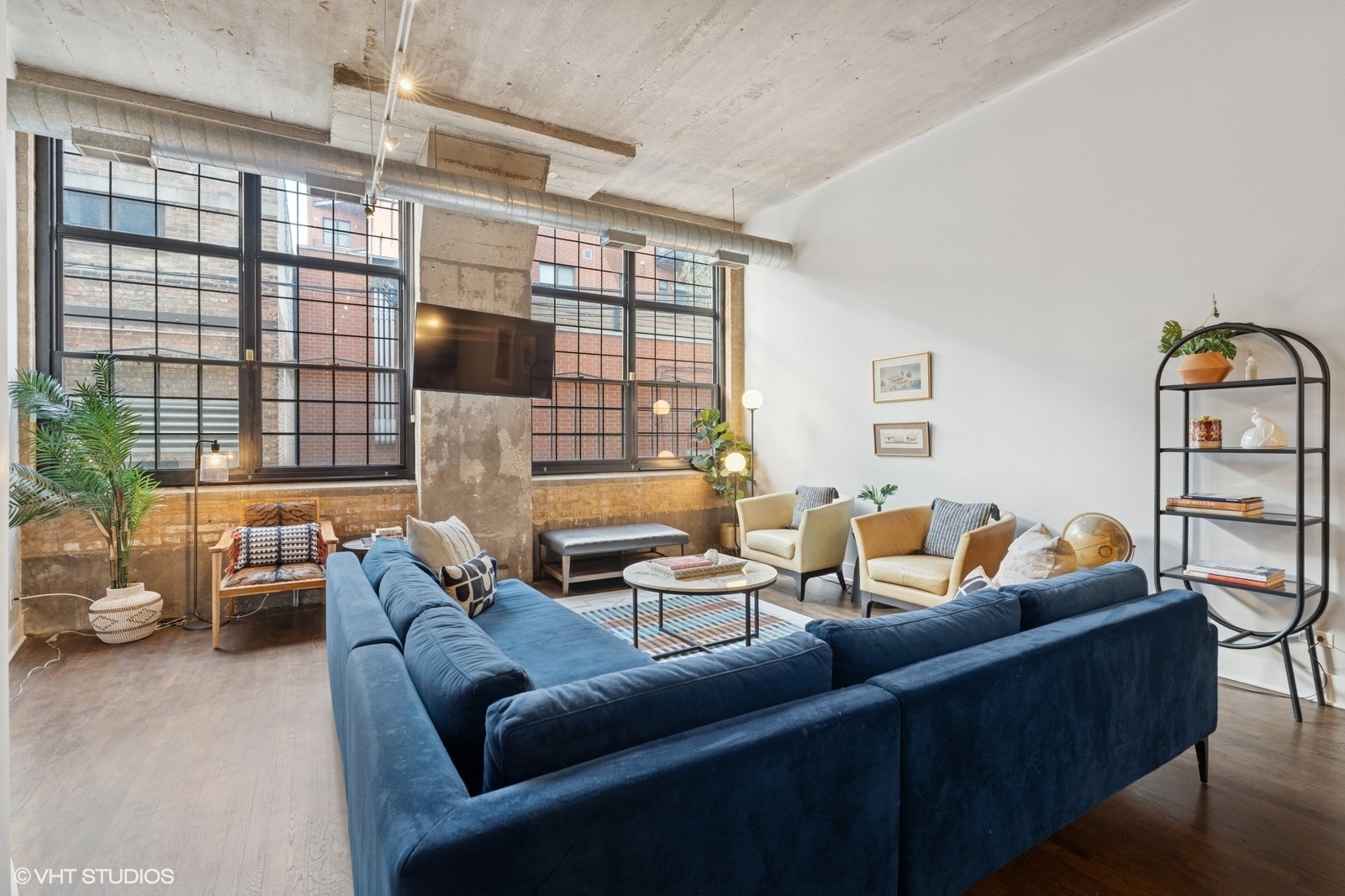 17 North Loomis Street, Unit 1C Chicago, IL 60607 - Photo 5 of 24 a living room with furniture and a large window
