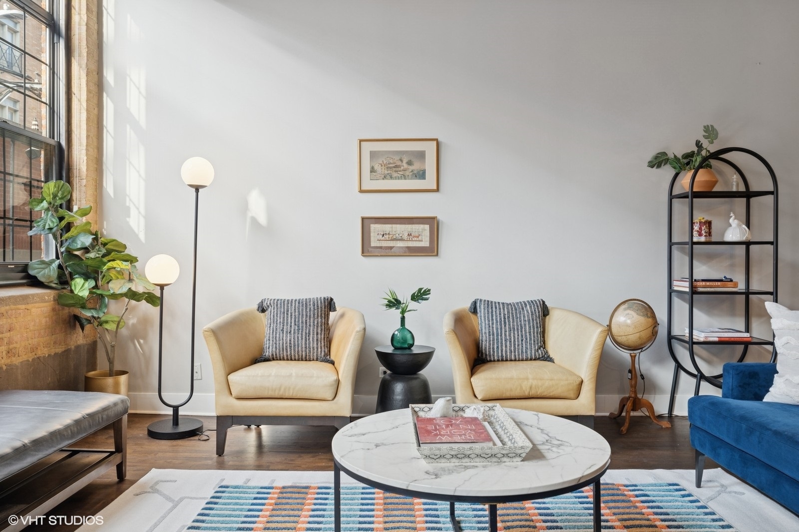 17 North Loomis Street, Unit 1C Chicago, IL 60607 - Photo 6 of 24 a living room with furniture and wooden floor