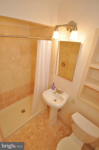 10725 Kinloch Road Silver Spring, MD 20903 - Photo 6 of 16 Bath