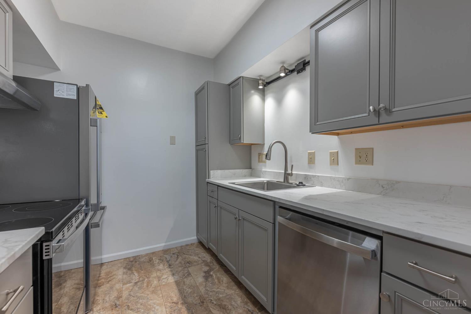 7268 East Galbraith Road, Unit A Cincinnati, OH 45243 - Photo 18 of 39