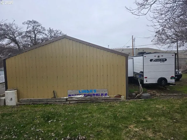 $415,000 | 624 Dufur Avenue, Maupin, OR 97037