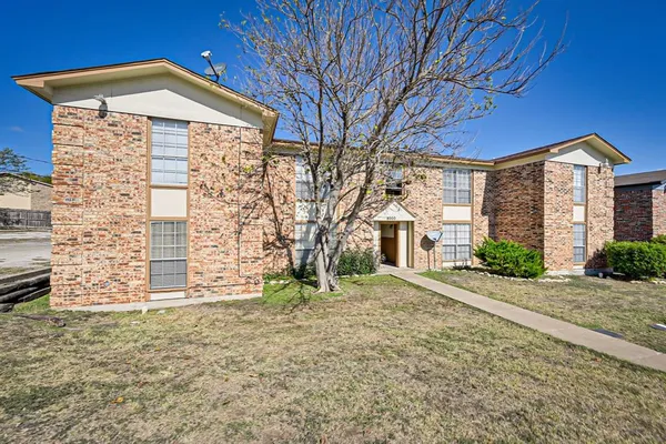 $950 | 8002 Cambridge Circle, Unit A, White Settlement, TX 76108