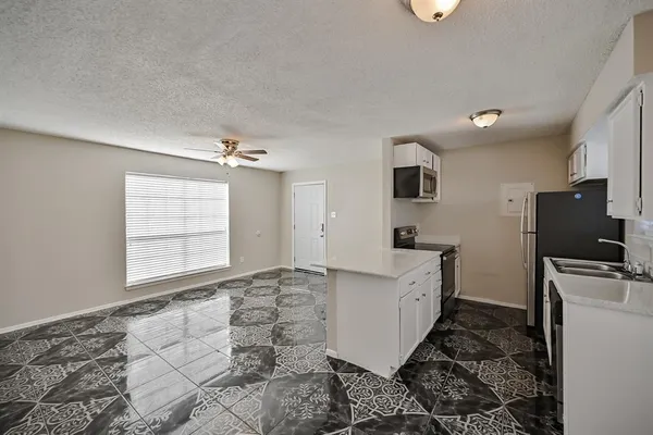 $950 | 8002 Cambridge Circle, Unit A, White Settlement, TX 76108