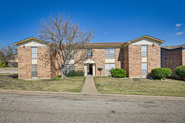 $950 | 8002 Cambridge Circle, Unit A, White Settlement, TX 76108