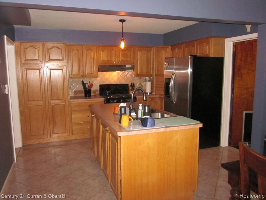 46515 Maben Road Canton, MI 48187 - Photo 53 of 56 IMG_2625.jpg