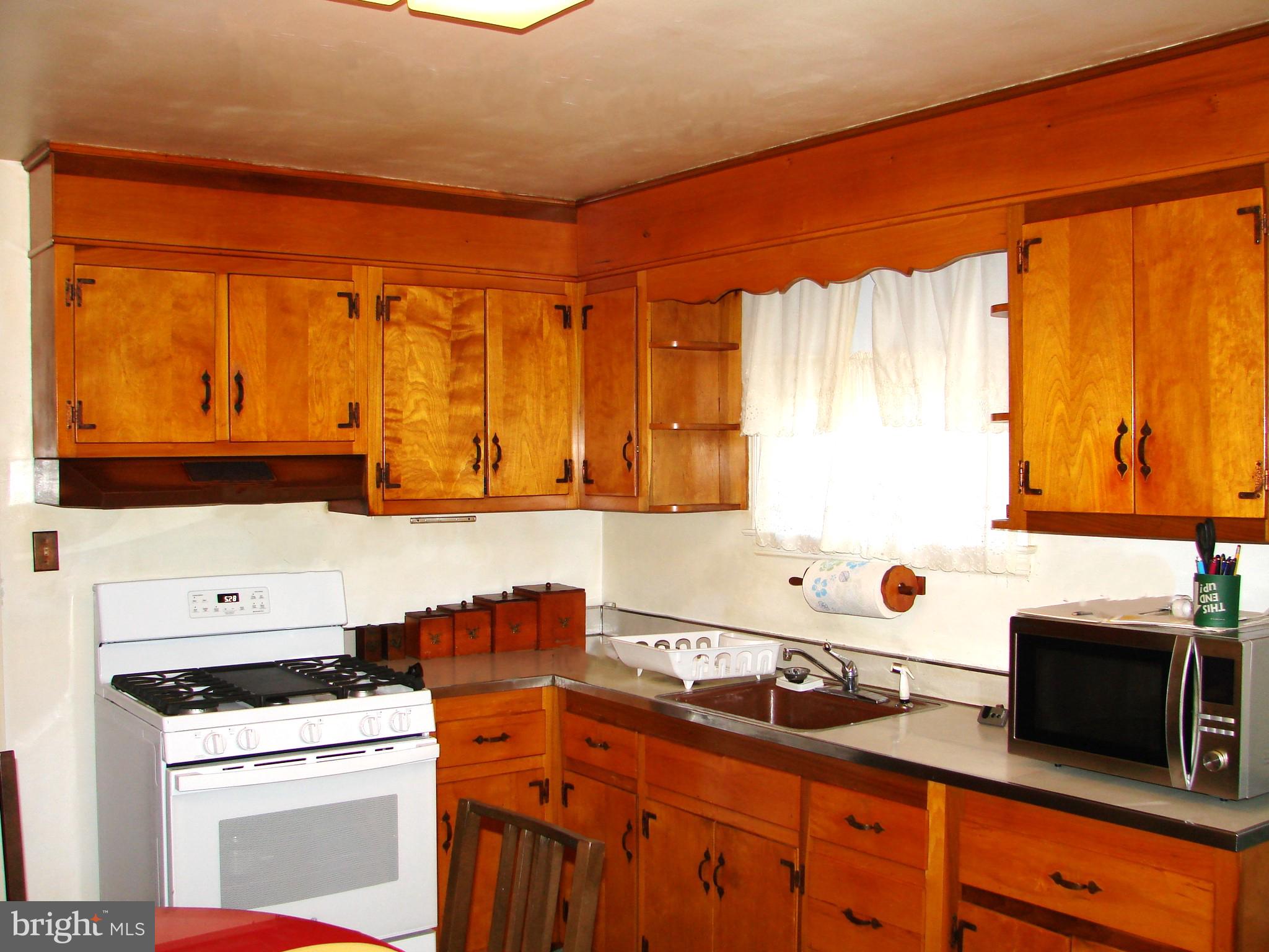 9 Lawnton Road Norristown, PA 19401 - Photo 8 of 18