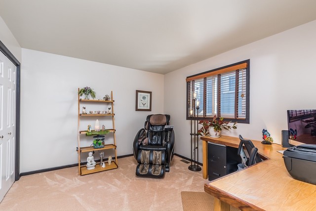 8516 Creekside Lane Darien, IL 60561 - Photo 11 of 30