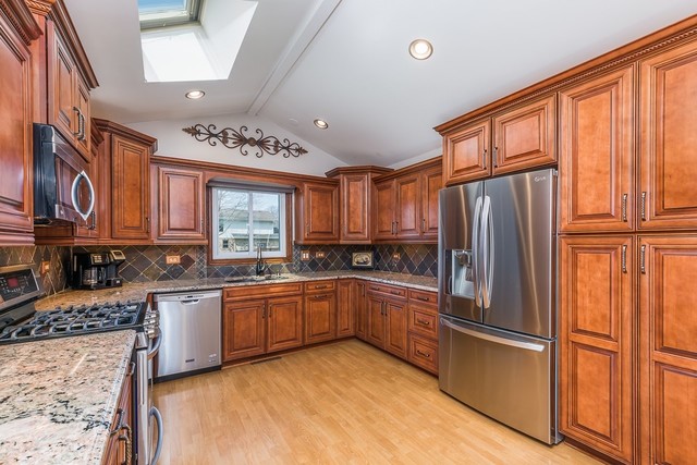 8516 Creekside Lane Darien, IL 60561 - Photo 6 of 30