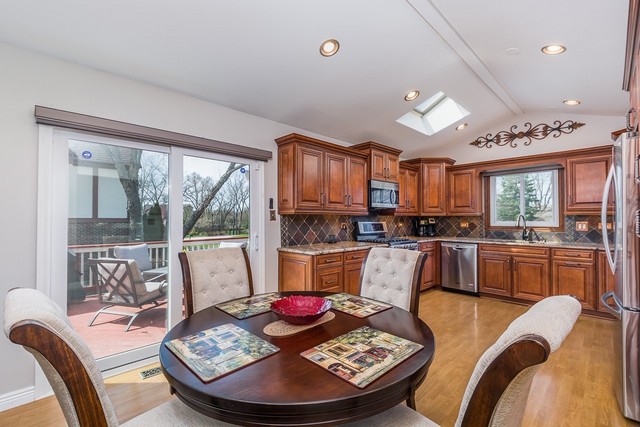 8516 Creekside Lane Darien, IL 60561 - Photo 7 of 30