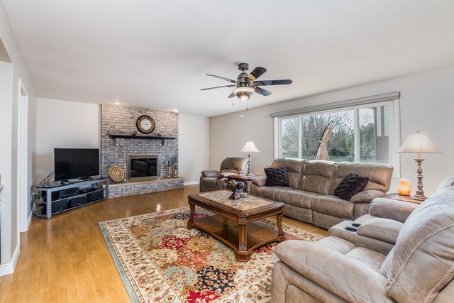 8516 Creekside Lane Darien, IL 60561 - Photo 9 of 30