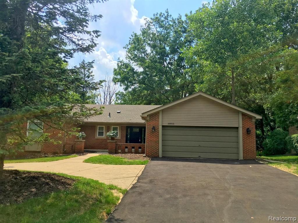 30015 High Valley Road Farmington Hills, MI 48331 - Photo 2 of 25