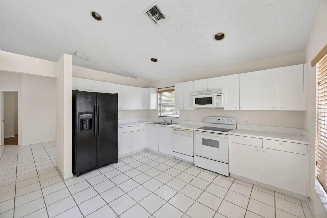 10870 Old Bridgeport Lane Boca Raton, FL 33498 - Photo 19 of 41 17