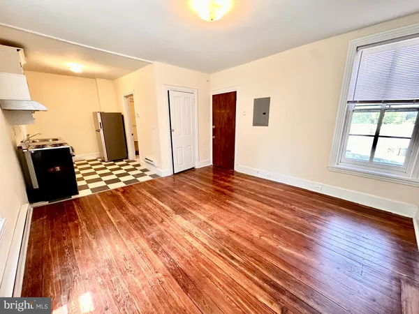 $1,250 | 30 West Penn Street, Unit 2R, Philadelphia, PA 19144