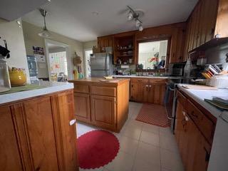 2339 Shirley Road Wilmington, NC 28405 - Photo 4 of 17 Island does not convey and will be removed shortly