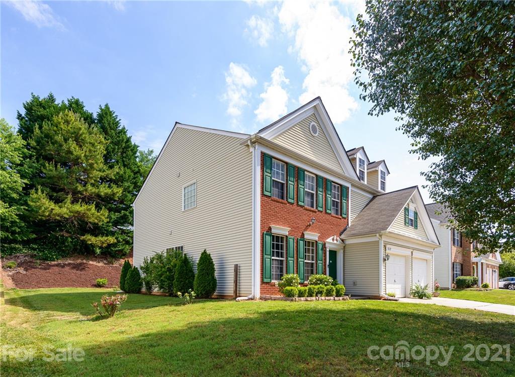 9239 Hillston Ridge Road Huntersville, NC 28078 - Photo 34 of 38 a front view of house with yard and green space