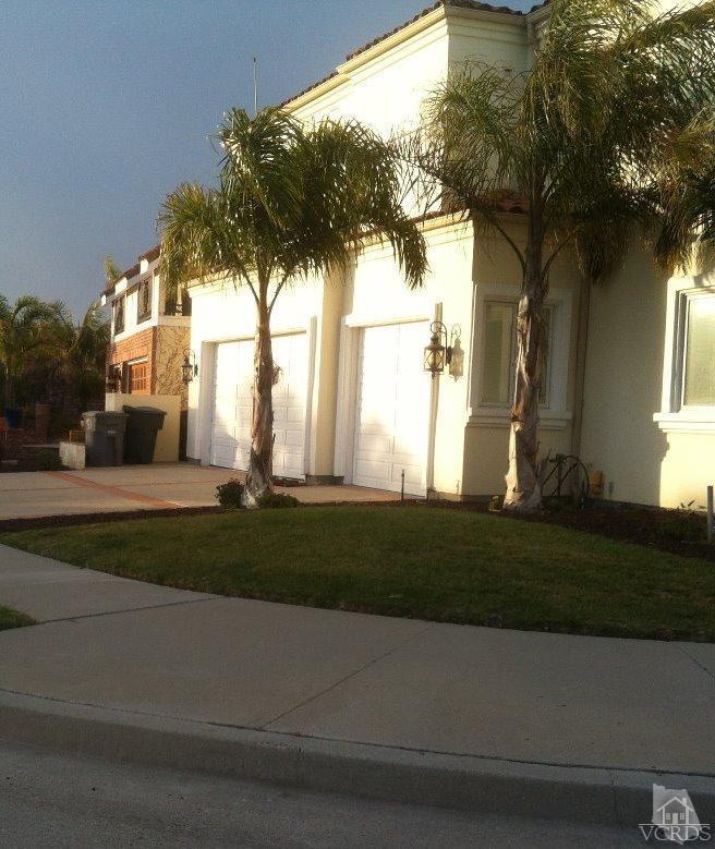 4047 Nice Court Oxnard, CA 93035 - Photo 3 of 31 a view of a house with a yard