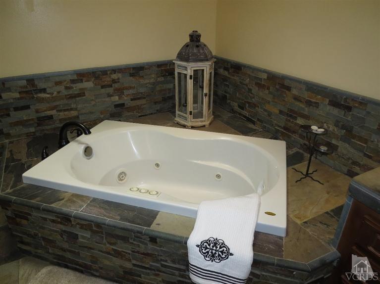 4047 Nice Court Oxnard, CA 93035 - Photo 28 of 31 a bathroom with a bathtub