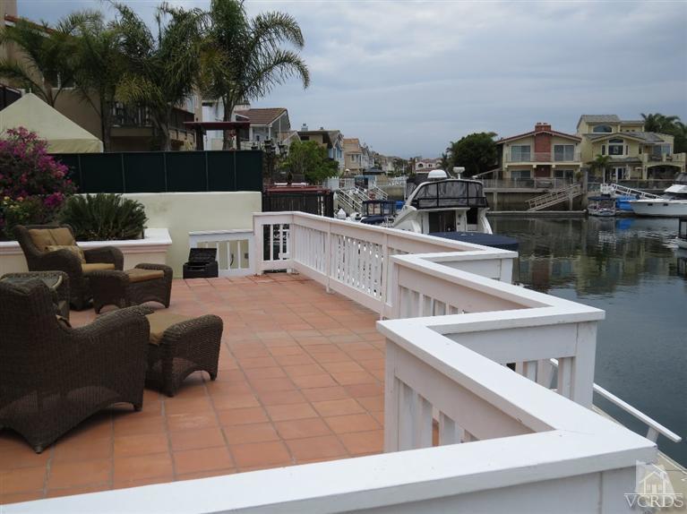 4047 Nice Court Oxnard, CA 93035 - Photo 5 of 31 a view of roof deck with a barbeque grill and living room