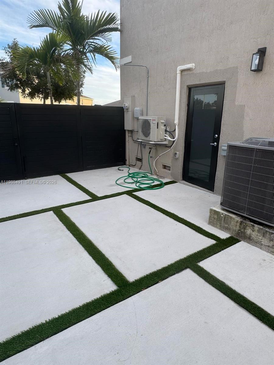 27132 Southwest 132 Ct Road Homestead, FL 33032 - Photo 1 of 4