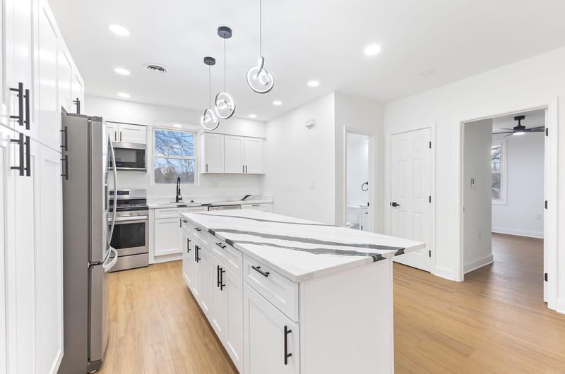 2016 32nd Street Southeast Washington, DC 20020 - Photo 10 of 24 Oversized Quartz Island