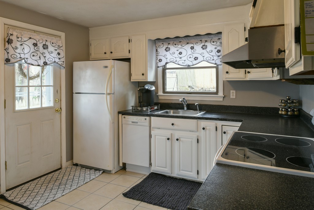 120 Marlborough Road Salem, MA 01970 - Photo 8 of 26 Gallery Image 8
