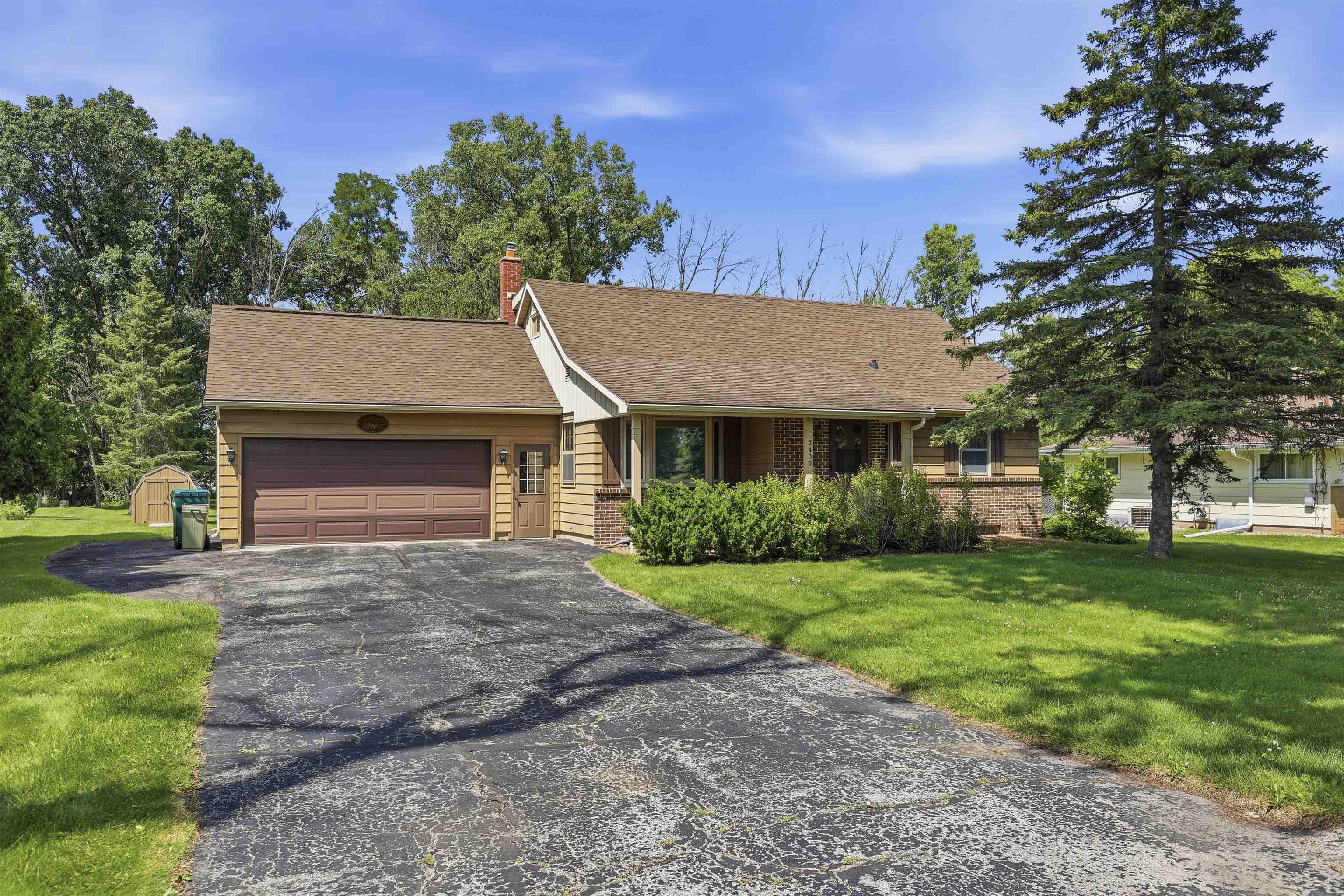 5400 Long Court Appleton, WI 54914 - Photo 1 of 38