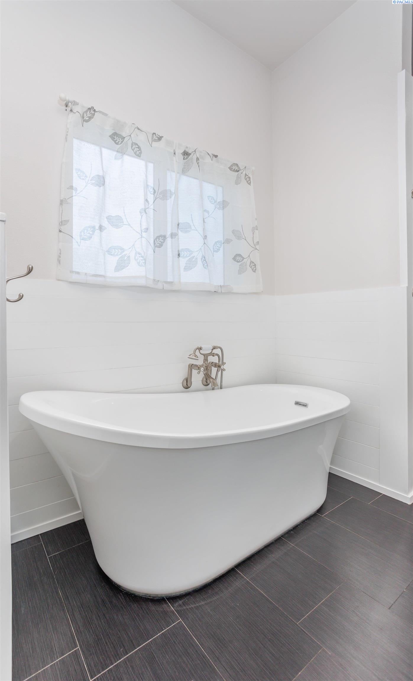 11608 North Griffin Road Grandview, WA 98930 - Photo 14 of 45 Gallery Image 14