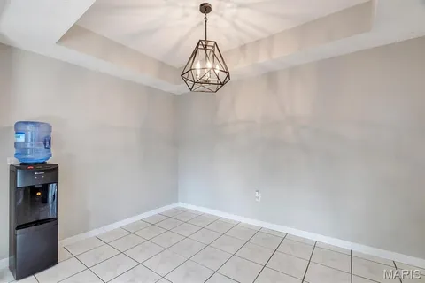 $180,000 | 5133 Hollow Wood Court, Unit A, St. Louis, MO 63128