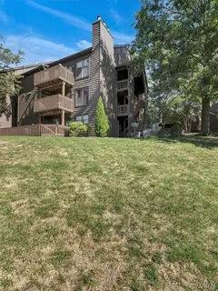 $180,000 | 5133 Hollow Wood Court, Unit A, St. Louis, MO 63128